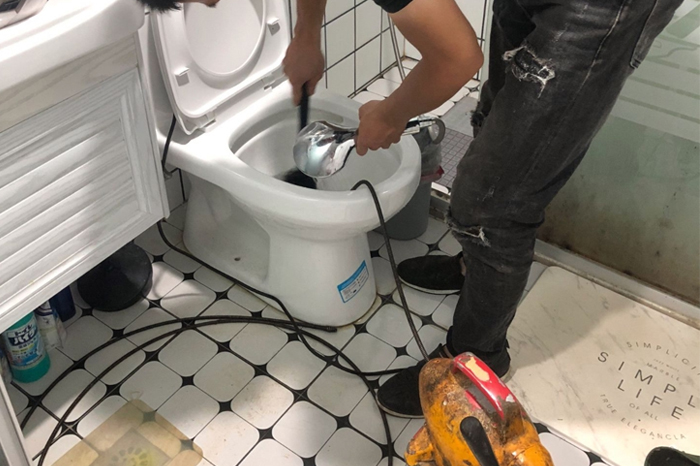 龙湾马桶堵塞自己疏通还是找师傅?专业上门服务让你省时更省心