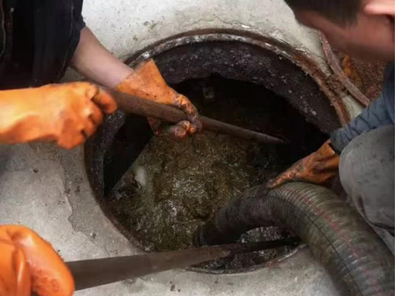 龙湾清理化粪池时如何避免沼气的危害?